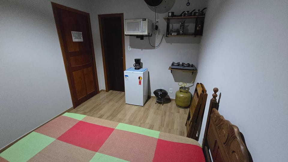Kitchen or kitchenette, oven, stove