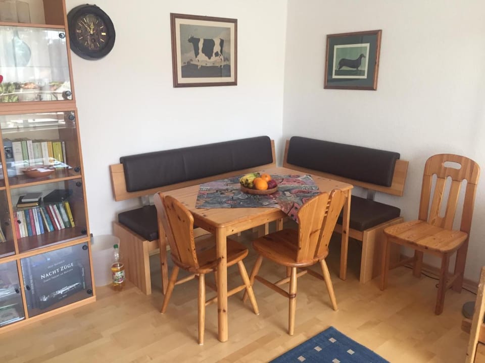 Seating area, Dining area