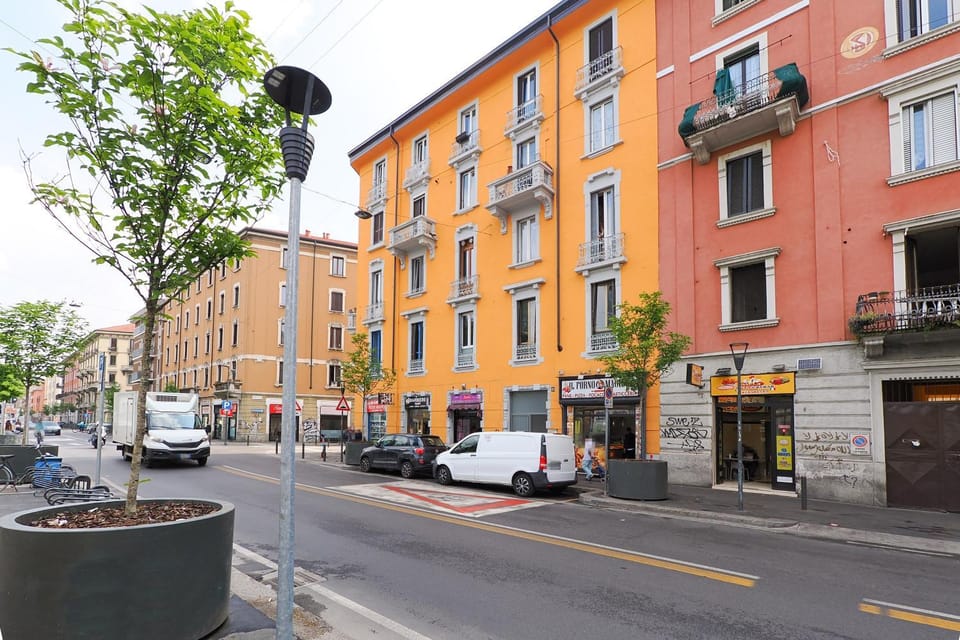 Property building, Neighbourhood