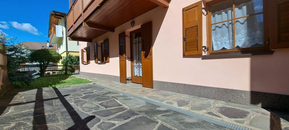 Garden, Street view