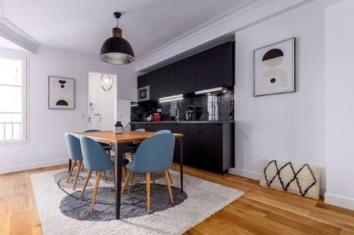 Kitchen or kitchenette, Living room, Seating area, Dining area, toaster
