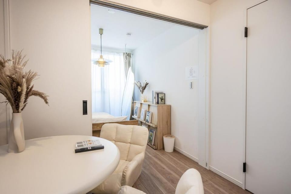 Newly built, Within walking distance of Nakameguro, 6 mins by train to Shibuya, 7 mins on foot to the station, 1 min on foot to the supermarket, Max 3 guests Apartment in Kanagawa Prefecture