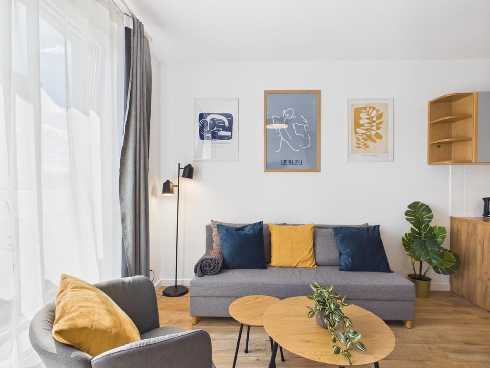 Communal lounge/ TV room, Living room