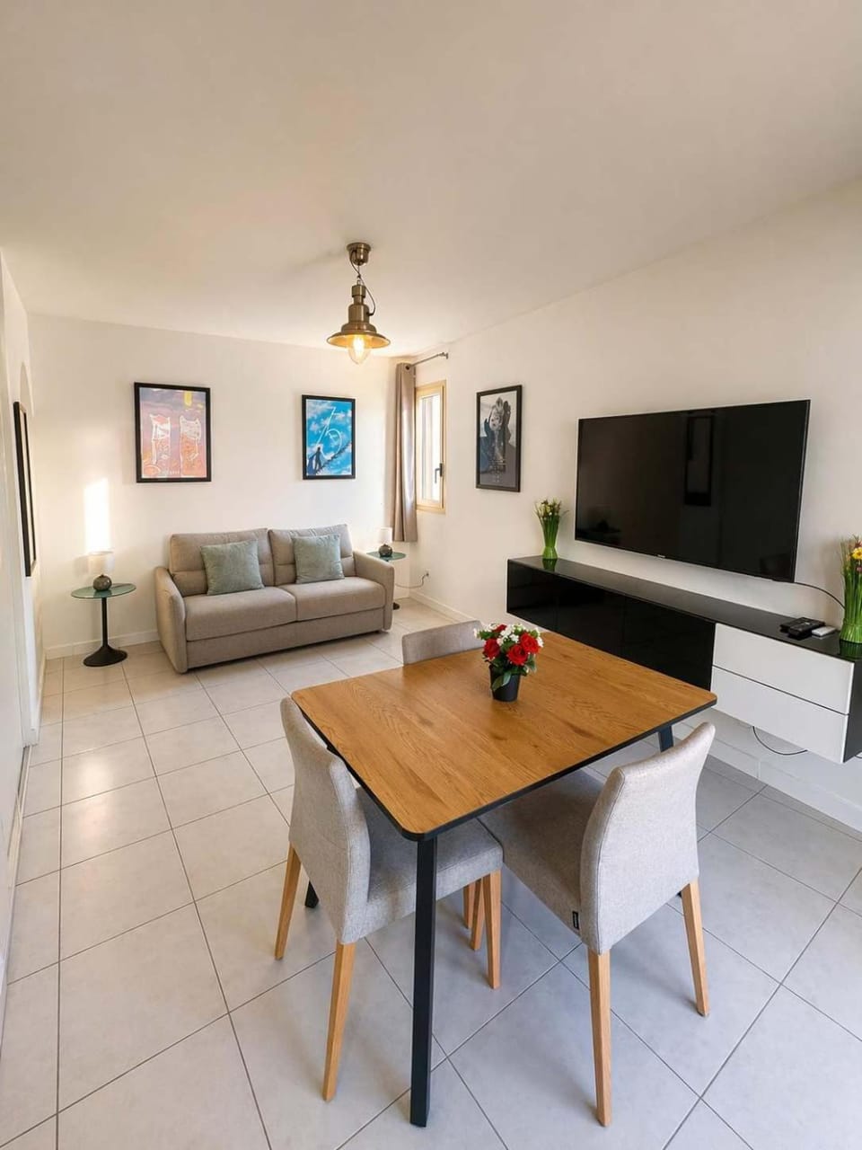TV and multimedia, Living room, Seating area, Dining area