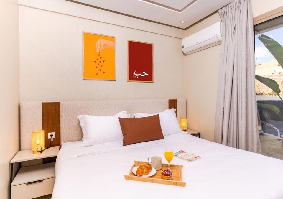 Bed, Photo of the whole room, Bedroom, cot, acessibility, air conditioner
