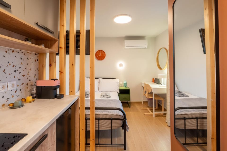 Bed, Kitchen or kitchenette, Photo of the whole room, Bedroom, air conditioner