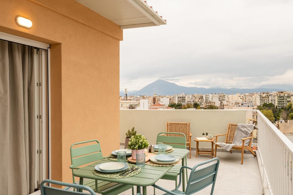 Day, View (from property/room), Balcony/Terrace, Dining area, Mountain view