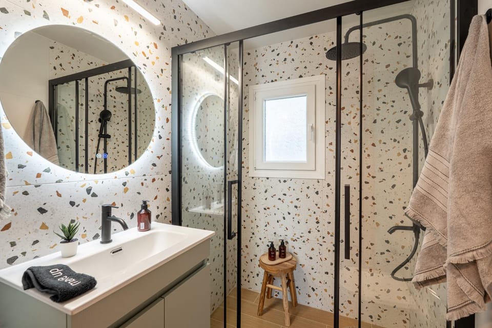 Shower, Bathroom, Bath, towels