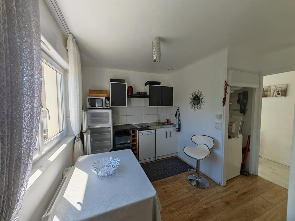 Kitchen or kitchenette, stove