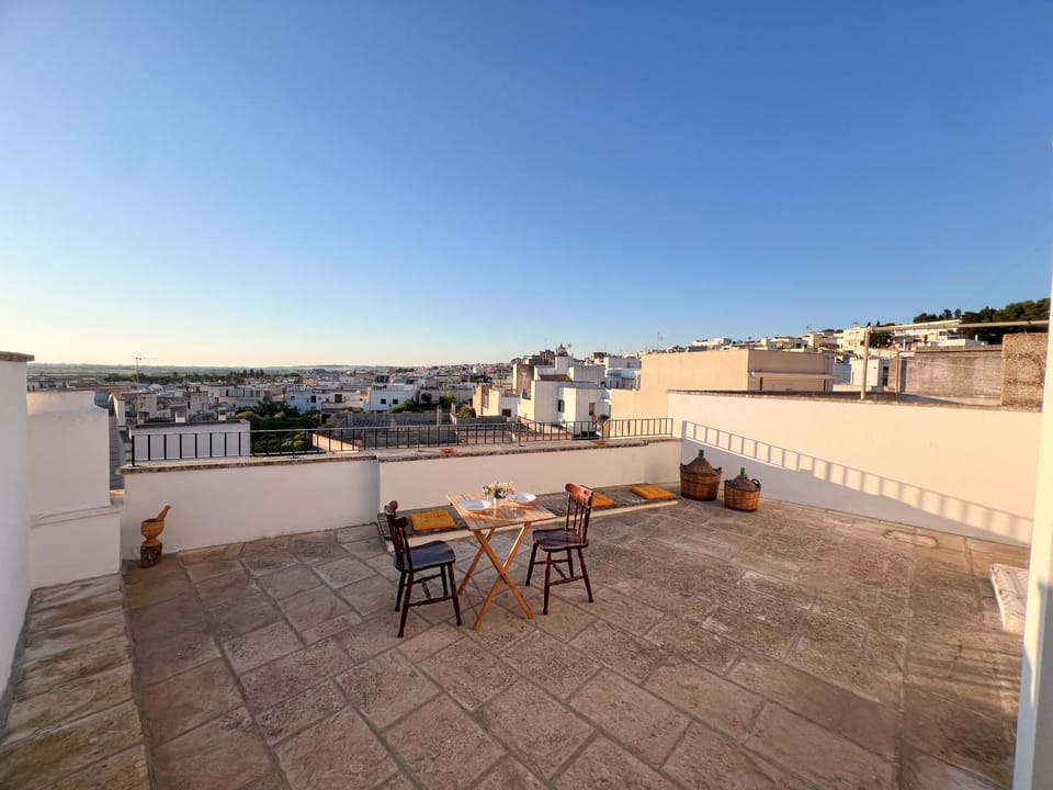 View (from property/room), Balcony/Terrace, City view