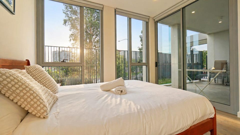 Near Olympic Park 3BR Courtyard, 2 Baths Parking Apartment in Lidcombe