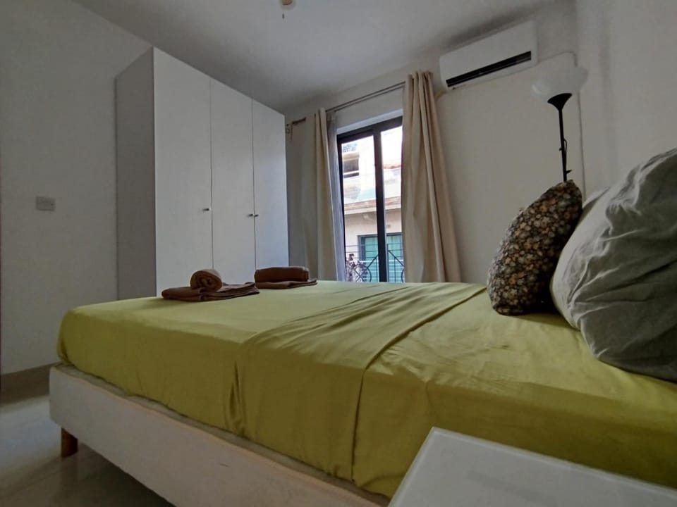 Sliema - Tigne - Modern Cozy Near Sea Front 3 bedroom Apt Apartment in Sliema