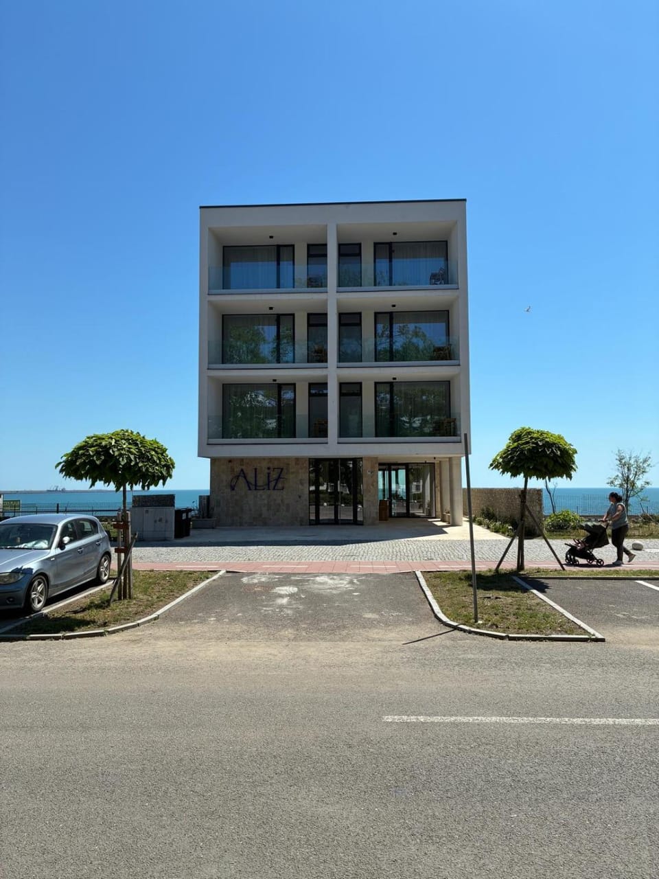 Property building, Day, Sea view, Location