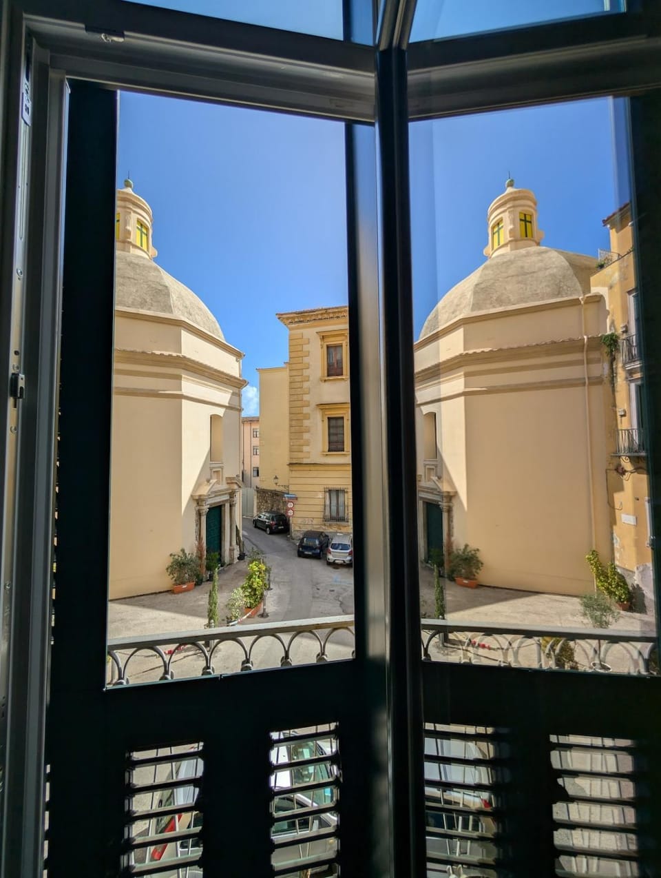 Property building, Balcony/Terrace, Landmark view