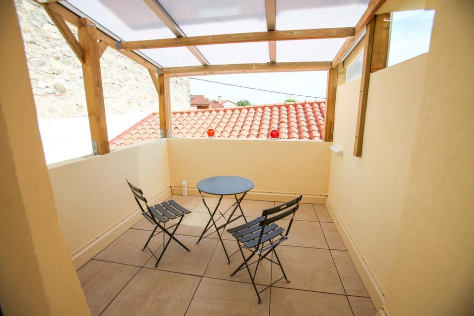 View (from property/room), Balcony/Terrace, Dining area