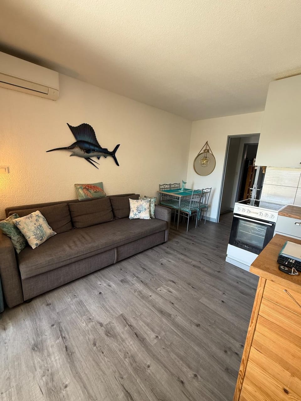 Living room, Dining area