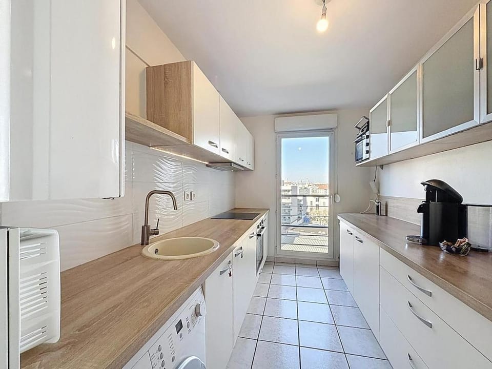 Grand T3 Terrasse Clim 4 Pers Villeurbanne Apartment in Villeurbanne