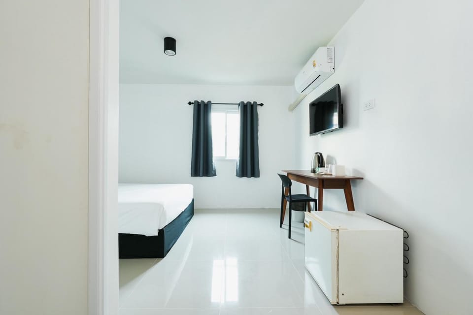 Bed, TV and multimedia, Photo of the whole room, Bedroom, air conditioner