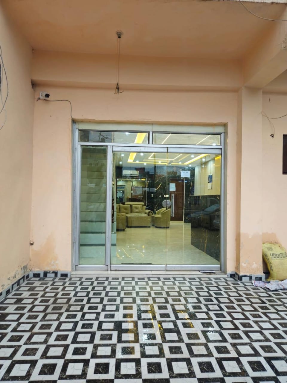 Facade/entrance