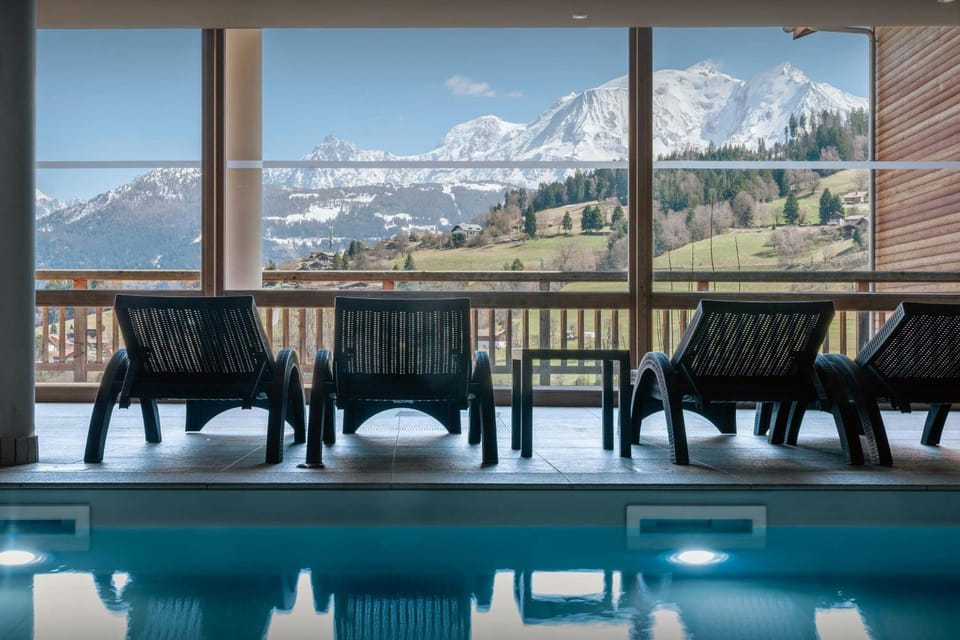 Day, Natural landscape, View (from property/room), Mountain view, Area and facilities, Swimming pool