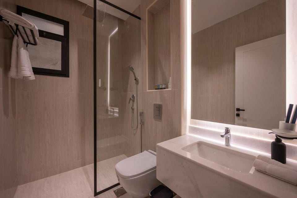 Rozn Co Elegant Escape 2BR 75 Smart TV Apartment in Jeddah