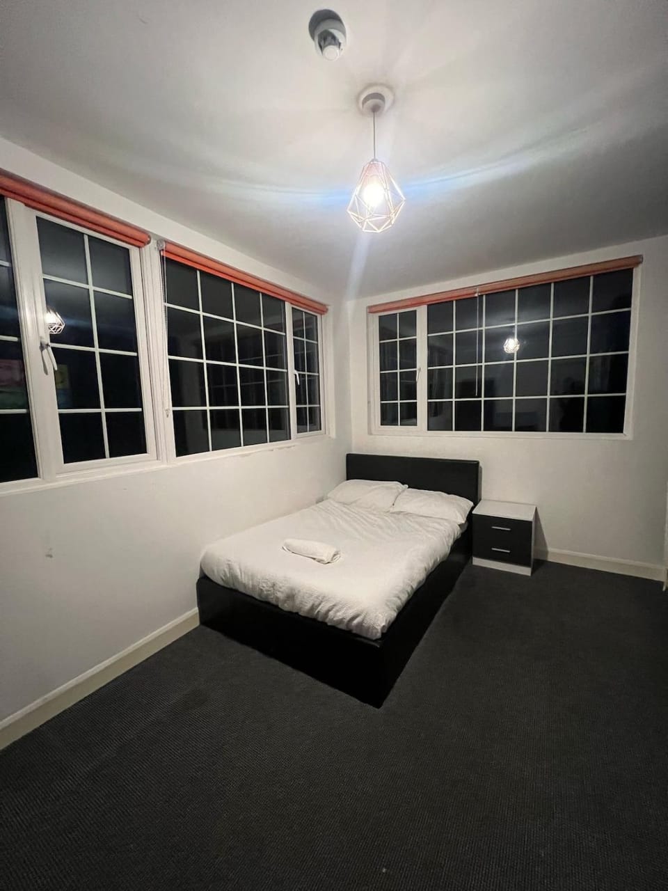 6 bedroom Group Modern House with WI-FI House in Coventry
