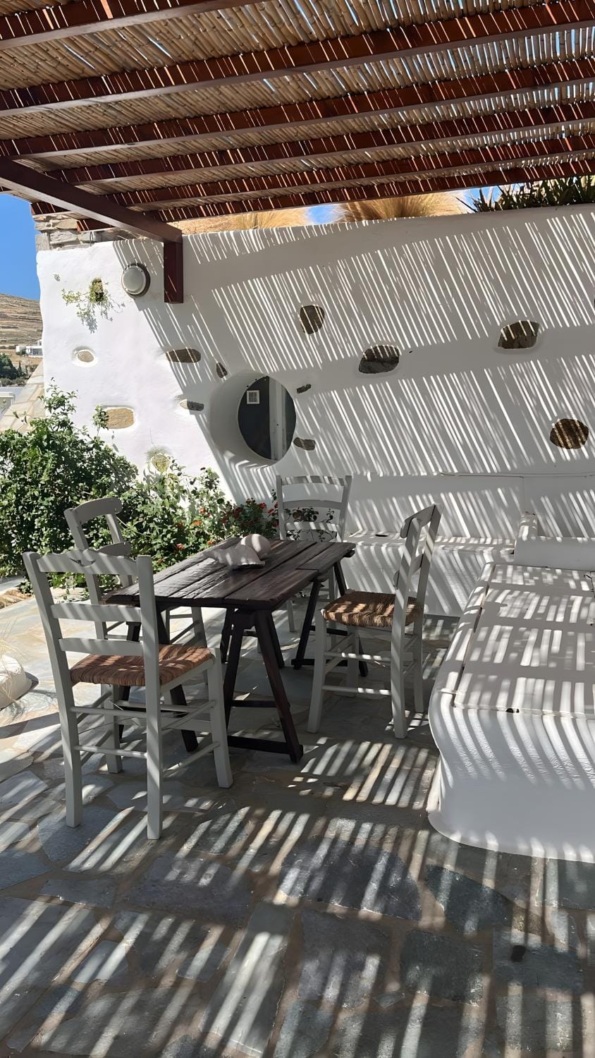 Property building, Balcony/Terrace, Living room
