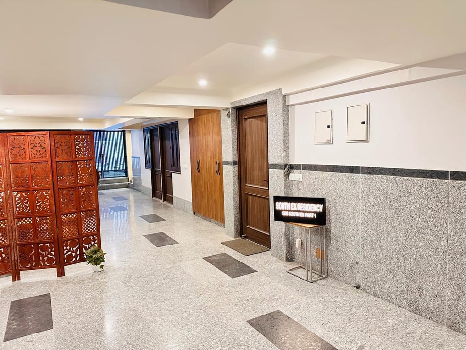 Property building, Lobby or reception, Seating area, Parking