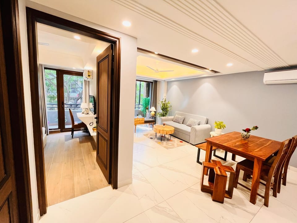 Balcony/Terrace, Photo of the whole room, Seating area, Dining area, Bedroom, air conditioner