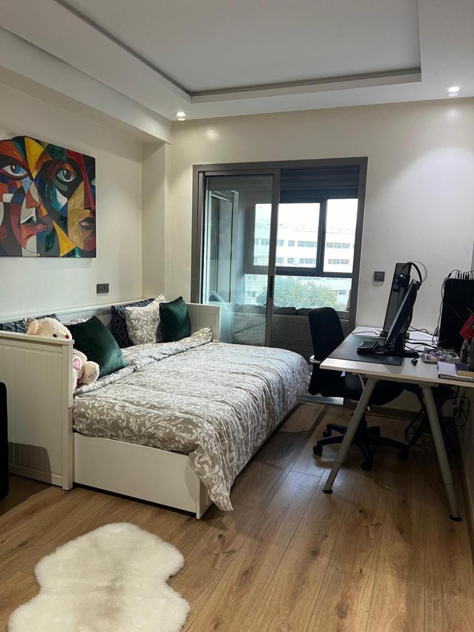 Bed, Living room, Photo of the whole room, Seating area, Bedroom