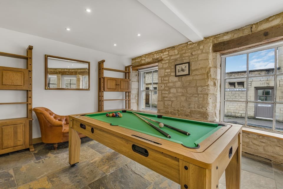 Game Room, Dining area, Street view