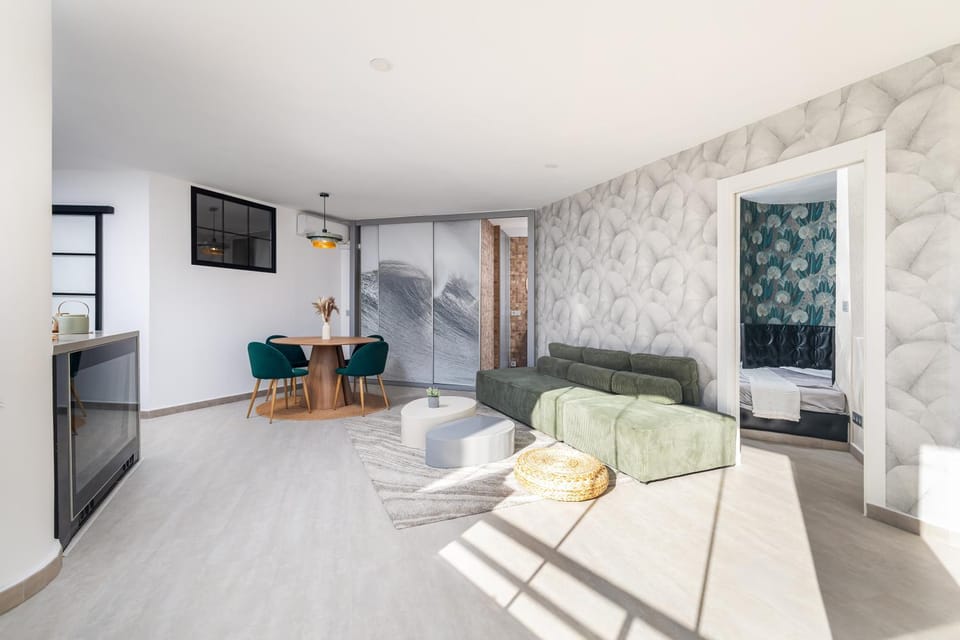 TV and multimedia, Kitchen or kitchenette, Living room, Seating area