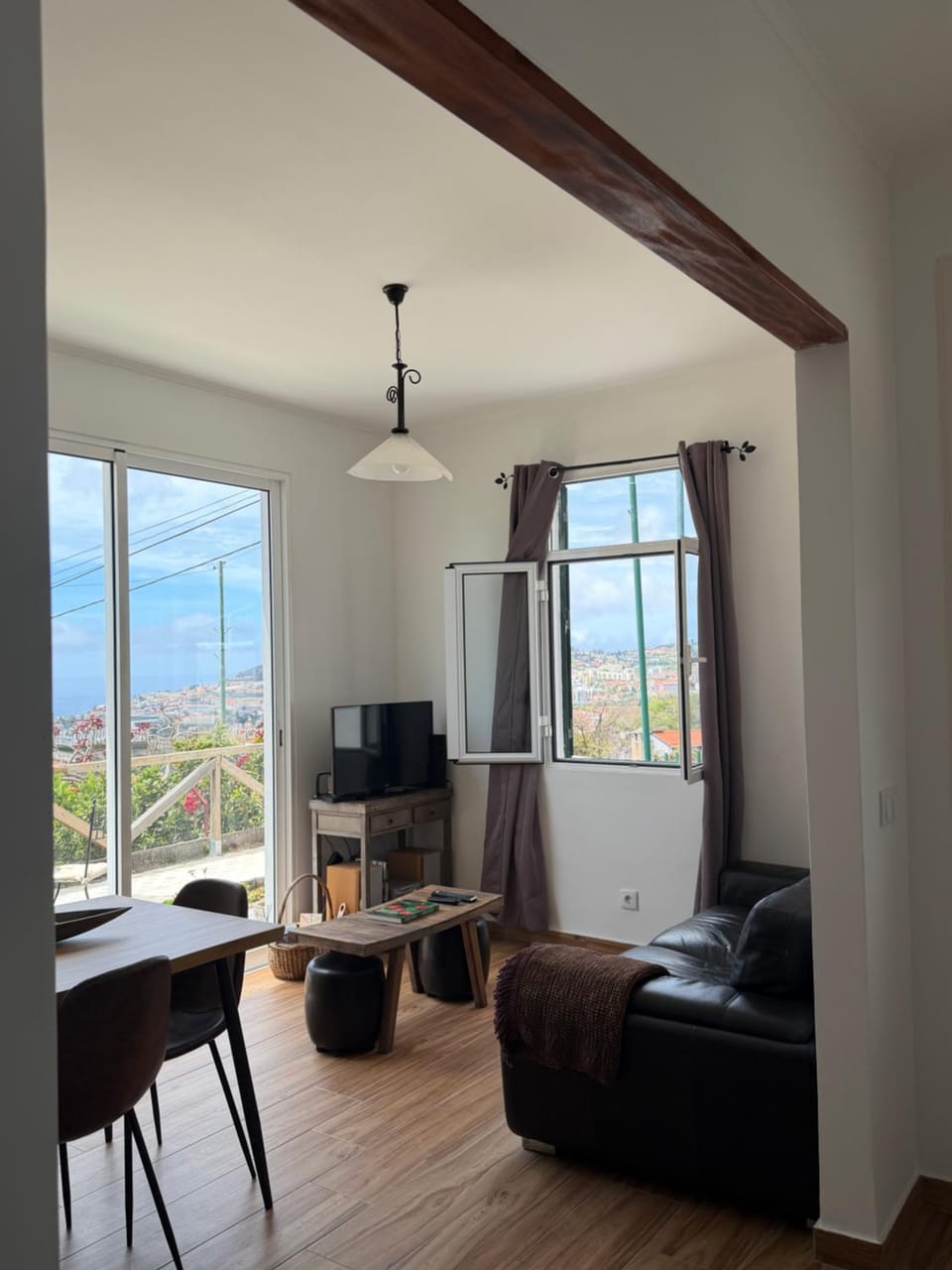 Vila Marize Cozy family home w a view of the Atlantic House in Funchal