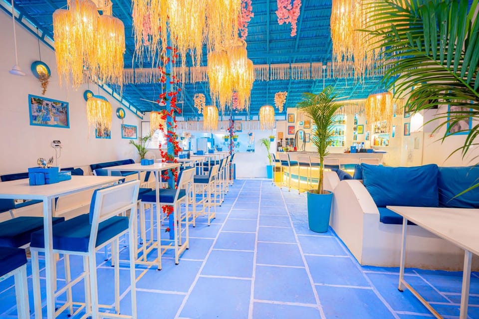 Restaurant/places to eat, Restaurant/places to eat, Communal lounge/ TV room, Karaoke, Evening entertainment