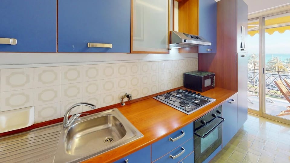 45SM - Studio climatisé face mer avec terrasse Apartment in Menton