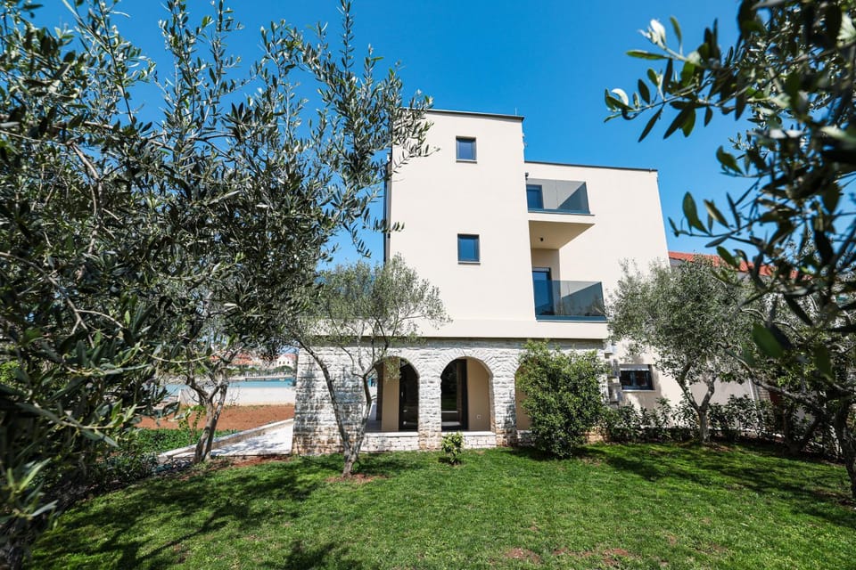 Property building, Garden