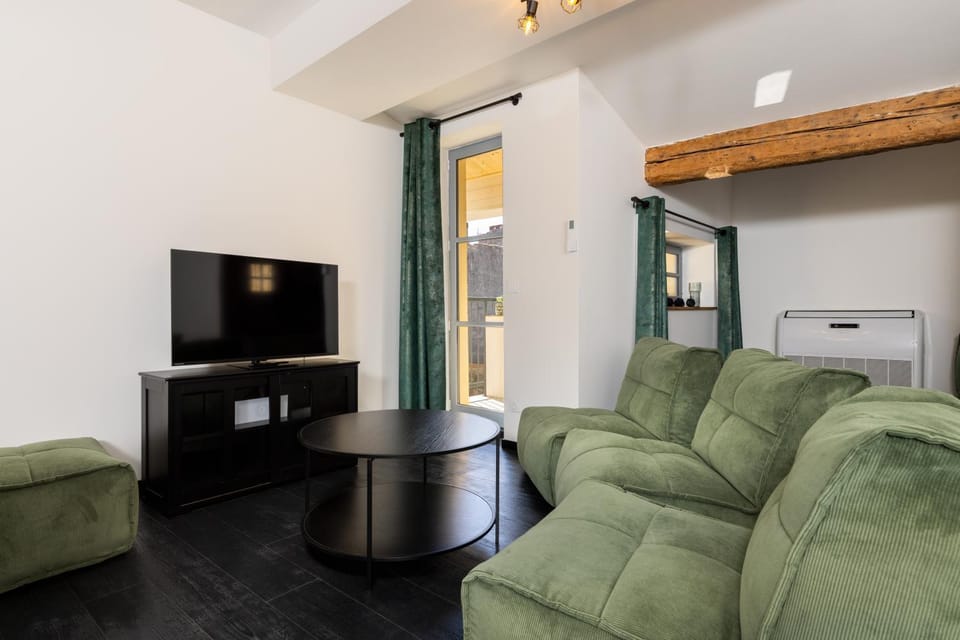 Communal lounge/ TV room, TV and multimedia, Living room