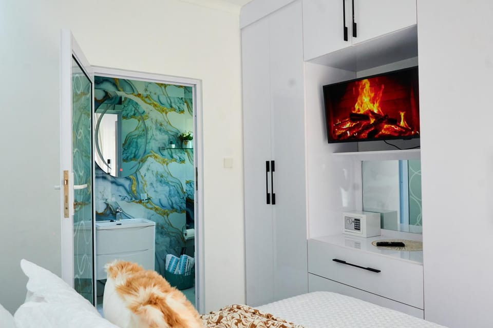 Bedroom, towels