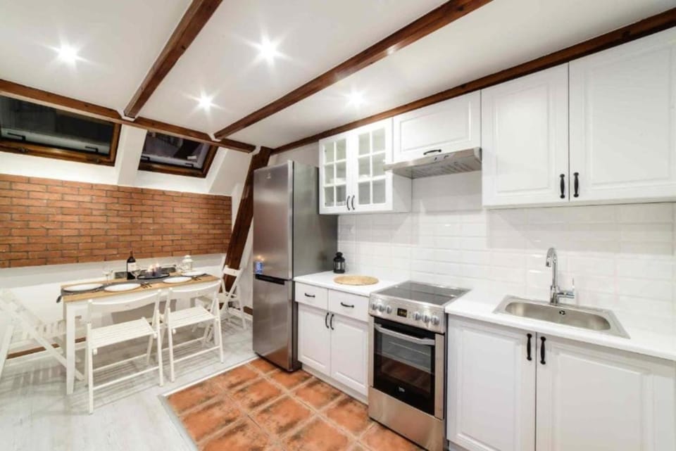 Kitchen or kitchenette, Dining area, stove