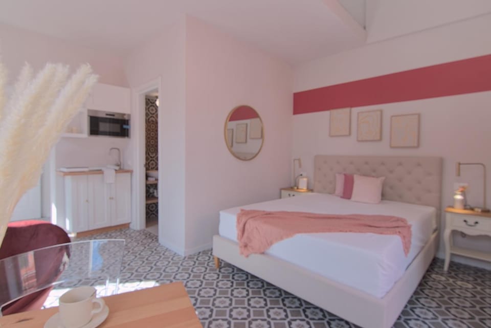 Lake Como 2 min - Modern Suites at 1 min to Station - Wifi, AC Vacation rental in Mandello del Lario