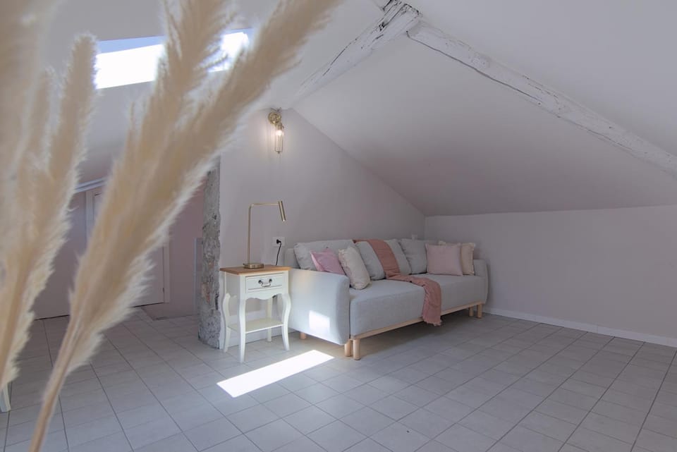 Lake Como 2 min - Modern Suites at 1 min to Station - Wifi, AC Vacation rental in Mandello del Lario