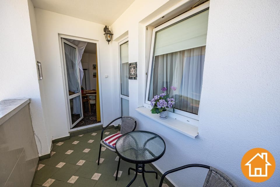View (from property/room), Balcony/Terrace, Seating area