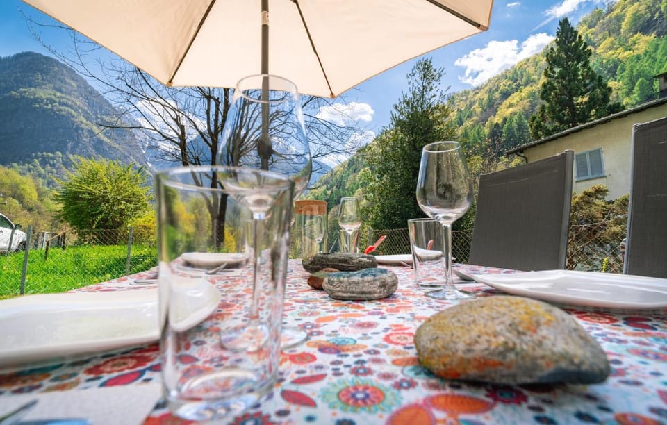 Spring, Day, Natural landscape, Dining area, Mountain view