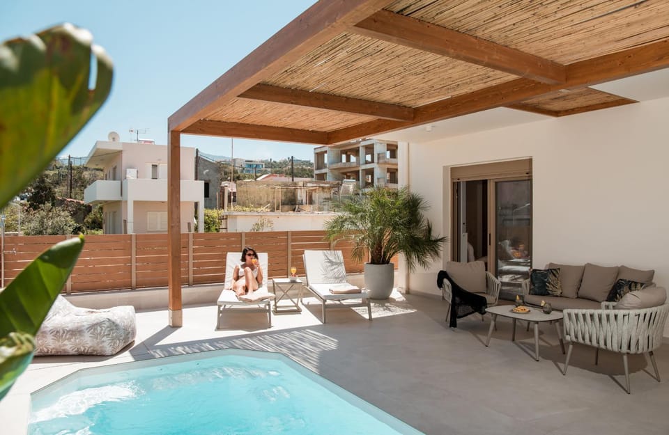 Casa Doma Luxury Suite with Seaview, Heated Pool and Private Parking Apartment in Rethymno
