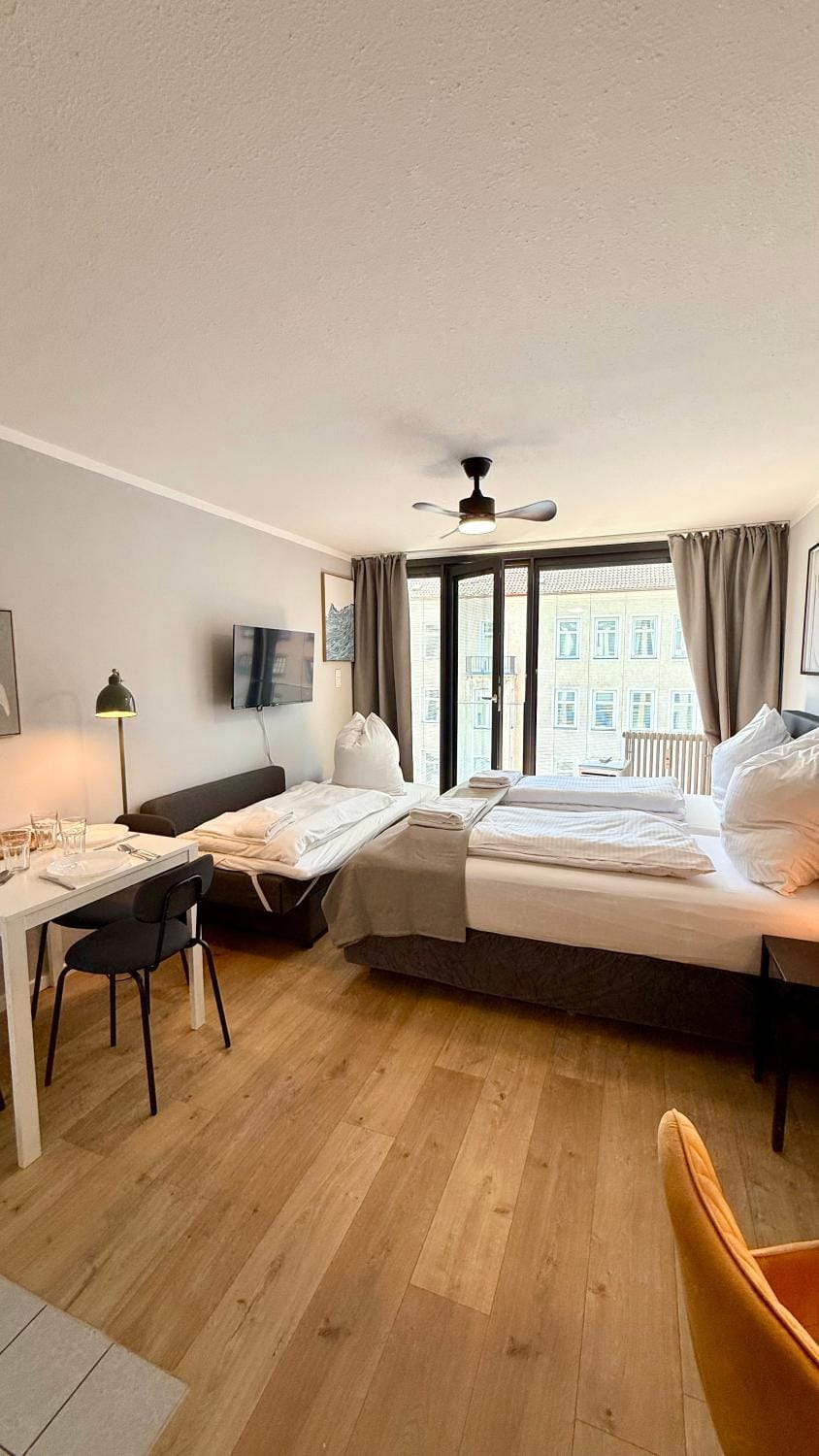 TV and multimedia, Photo of the whole room, Bedroom