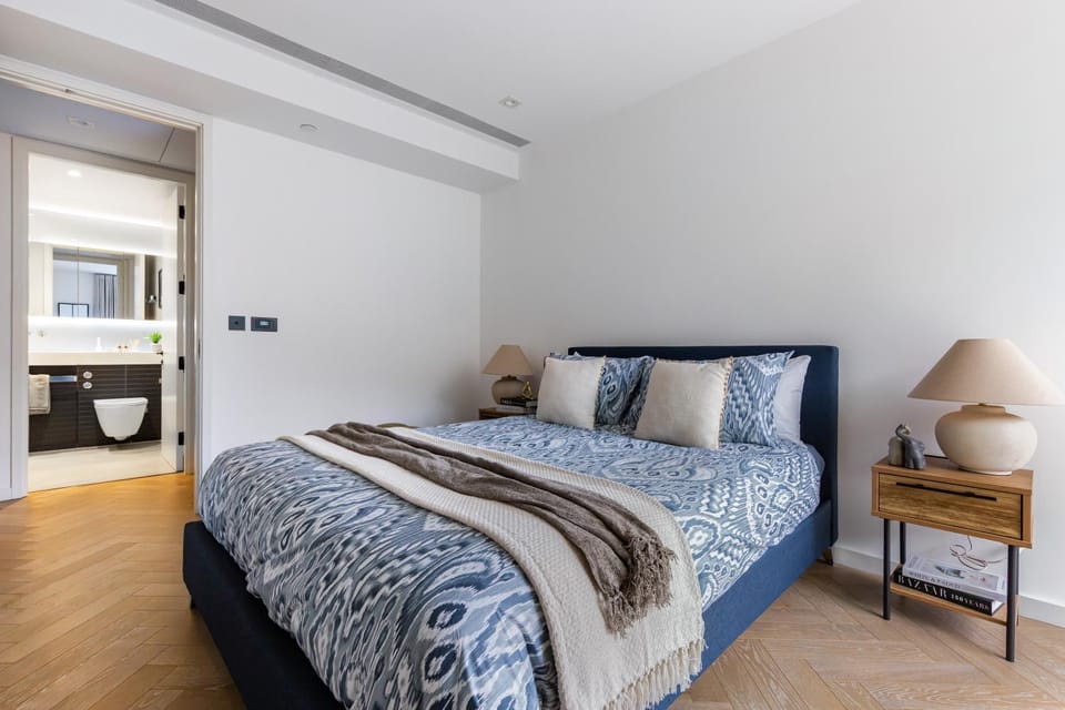 Iconic 2 Bed Battersea Power Station Hideaway With Balcony And Thames River Views Apartment in London