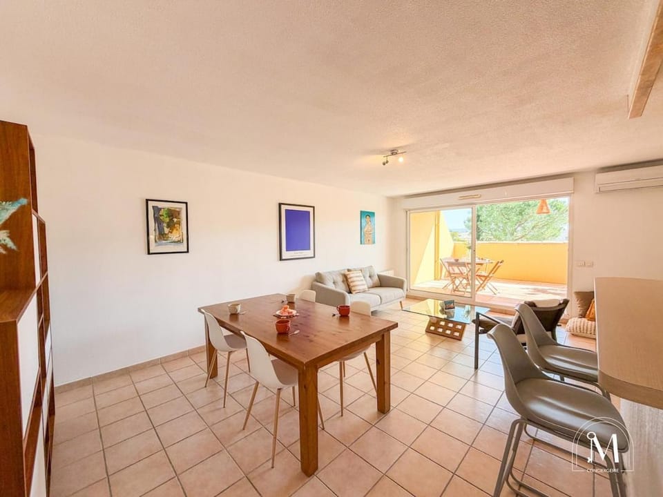 Spacieux T3 avec terrasse et parking à Sanary Apartment in Sanary-sur-Mer