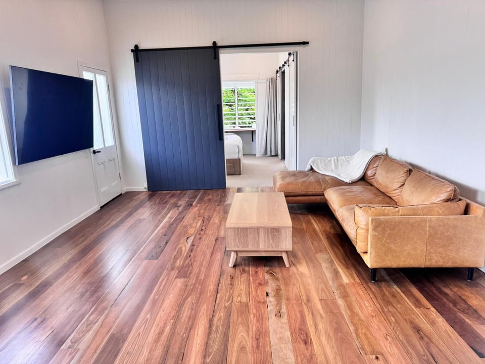 Communal lounge/ TV room, TV and multimedia, Living room, Seating area