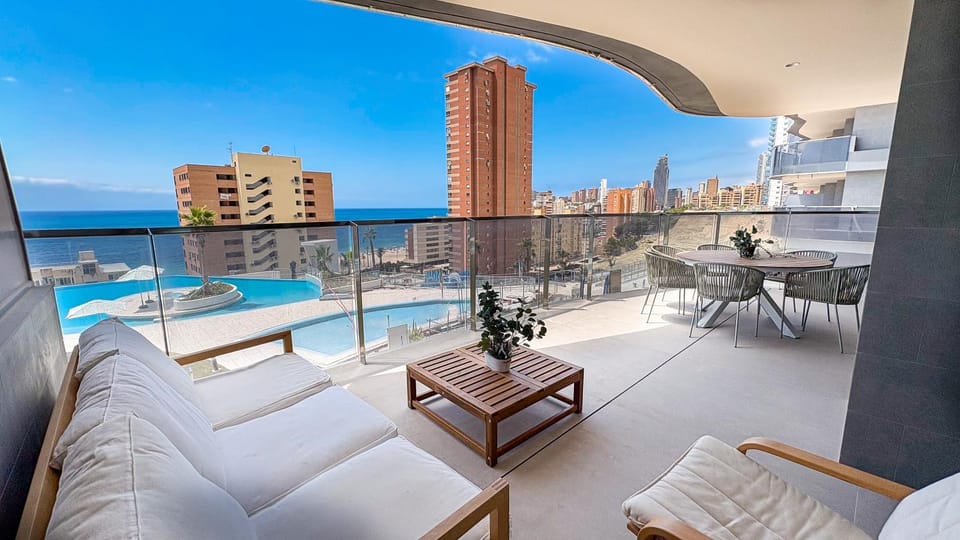 Property building, Pool view, Pool view, Sea view, Sea view, Swimming pool