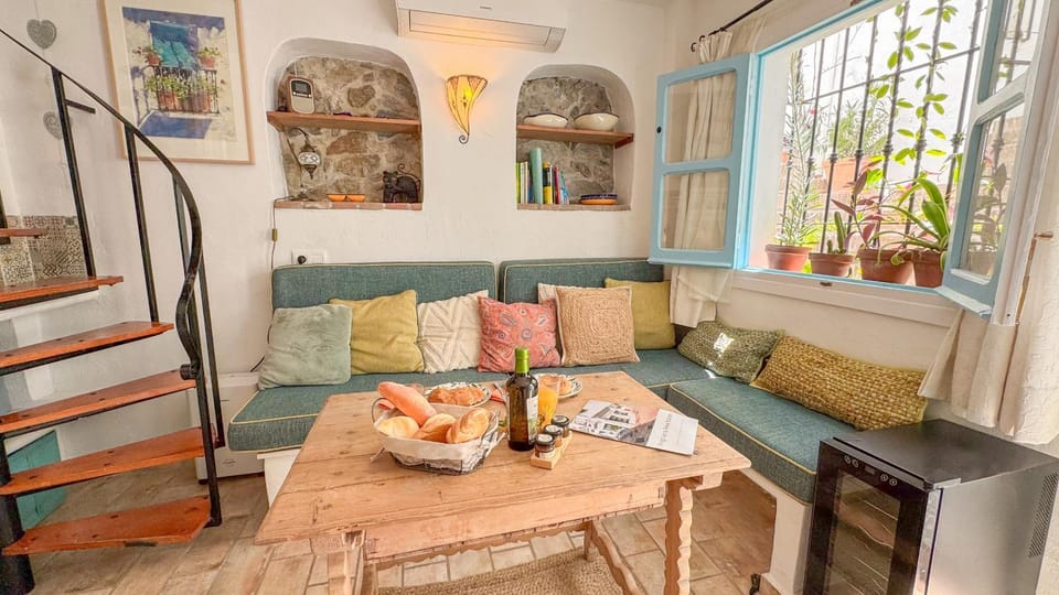 Communal lounge/ TV room, Living room